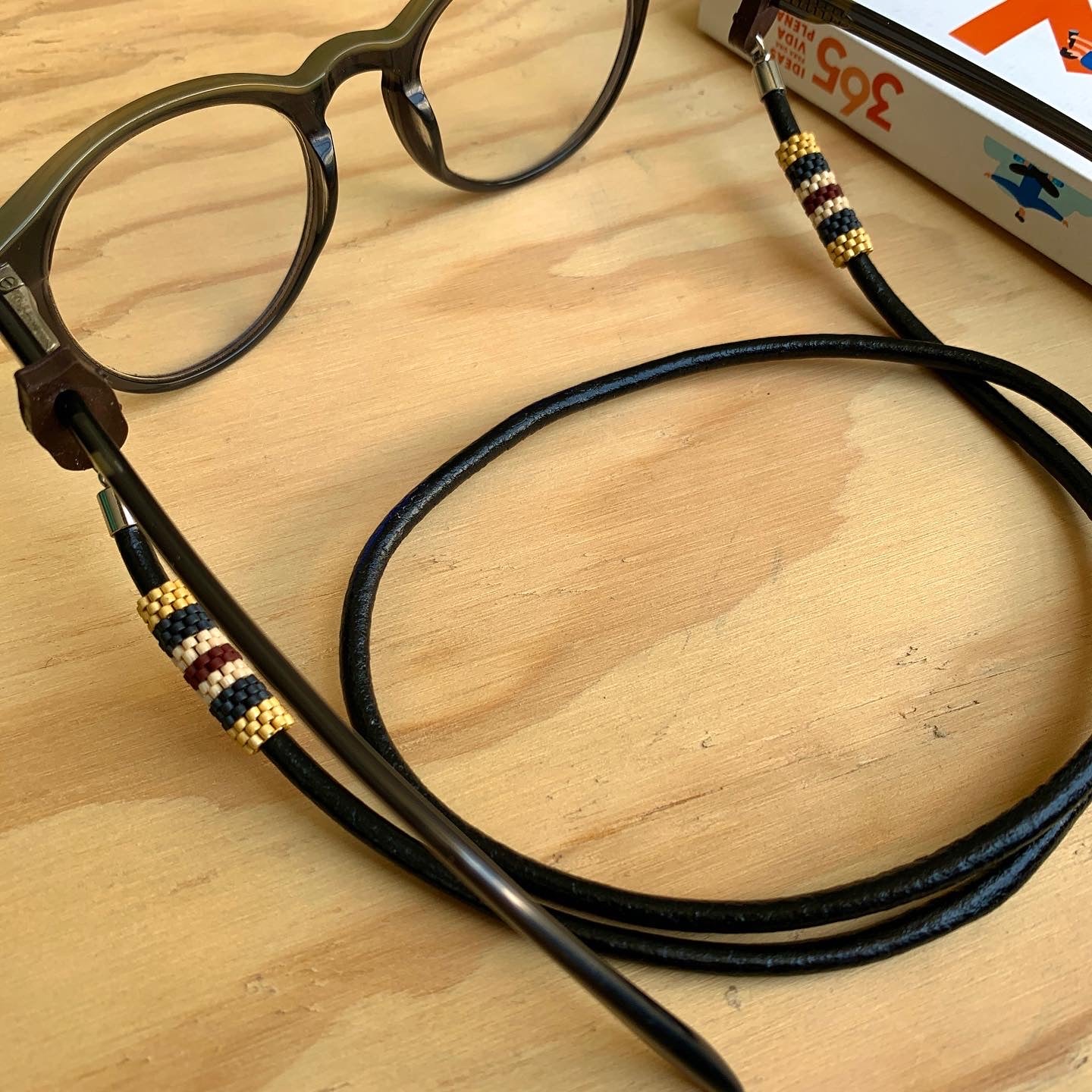 Cuelga Gafas Cuero Pascual guerrero