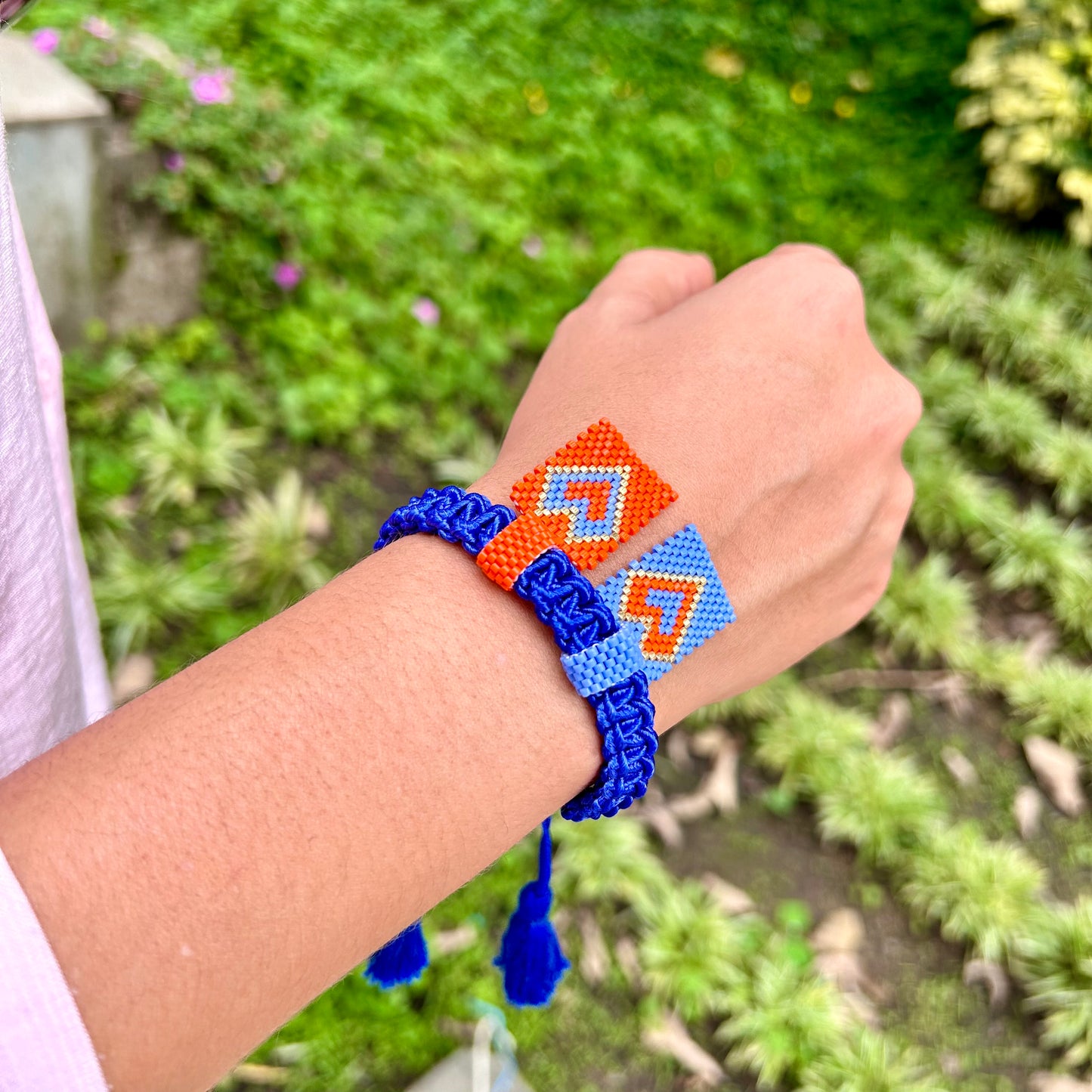 Pulsera tejida Macramé Naranja y azul