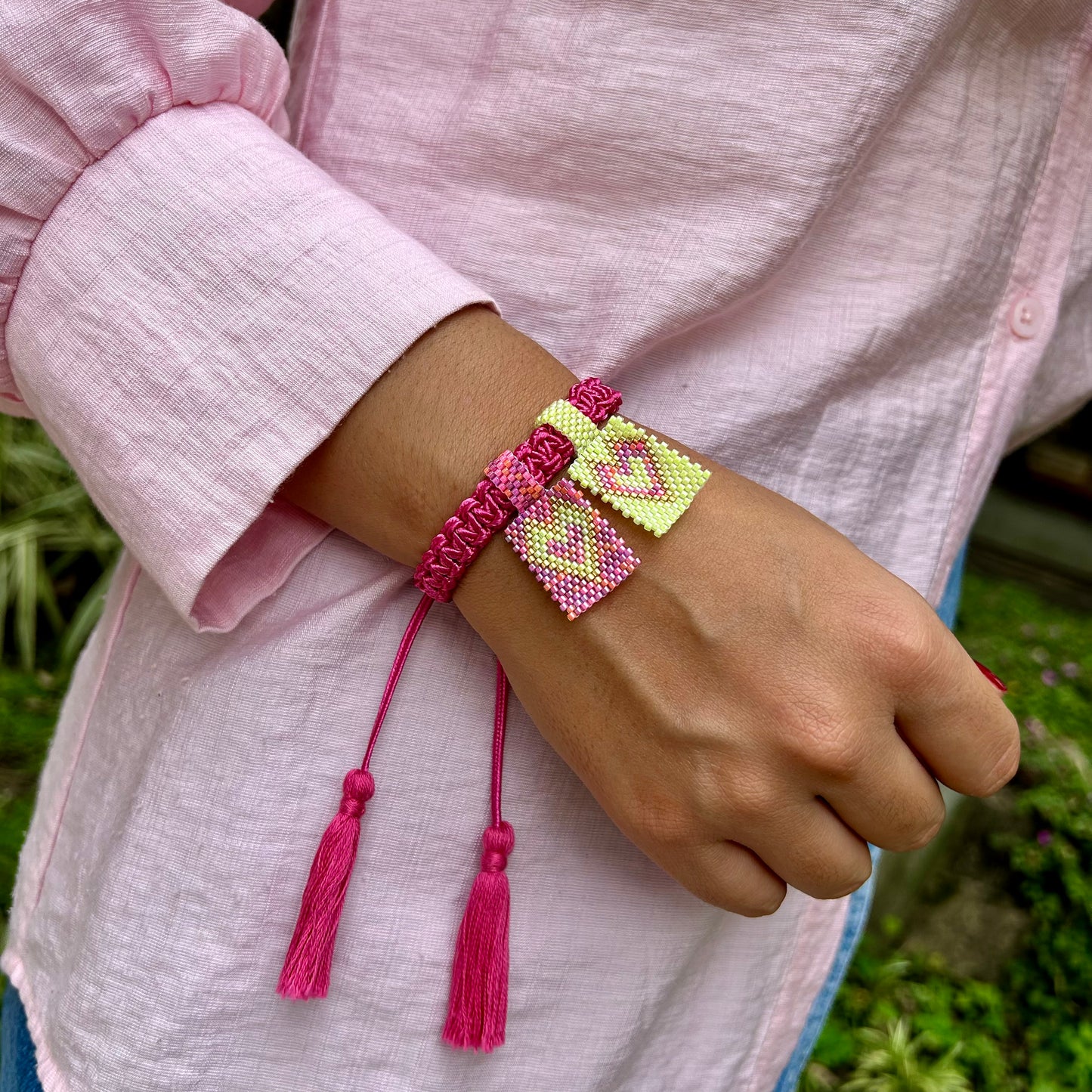 Pulsera tejida Macramé Fucsia y Neón